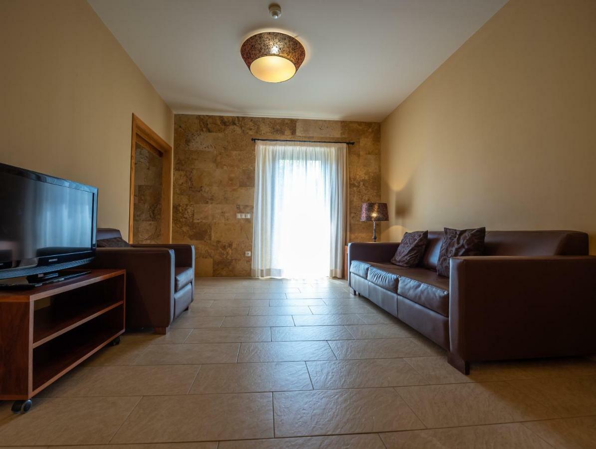 L'Arcada De Fares Apartment Sant Ferriol Exterior photo